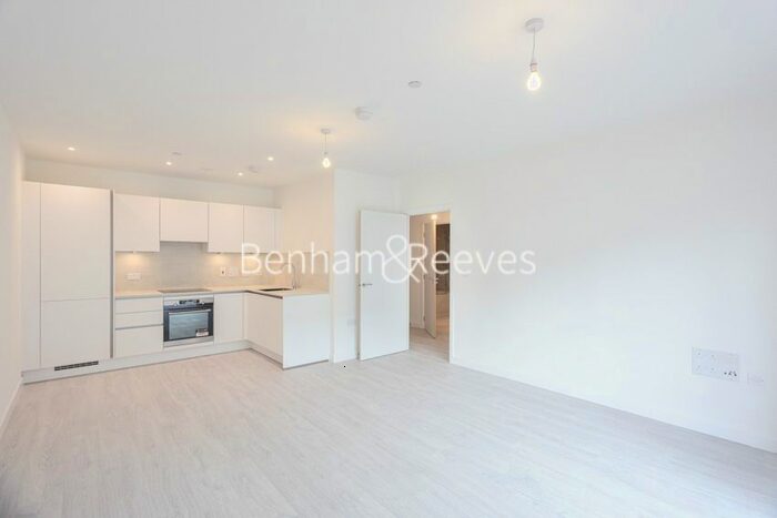 1 Bedroom Flat To Rent In Farine Avenue, Hayes, UB3