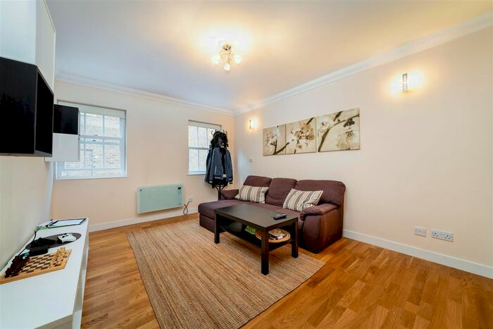 2 Bedroom Flat To Rent In Baker Street, Marylebone, London, NW1
