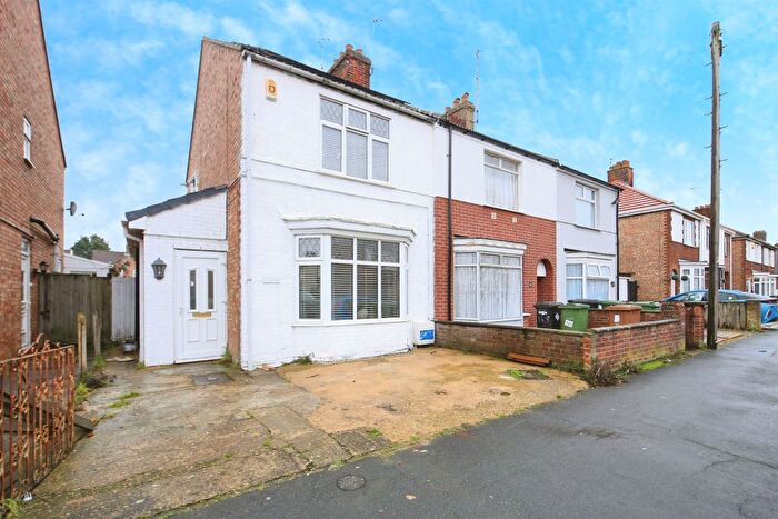 3 Bedroom Semi-Detached House For Sale In Northfield Road, Peterborough, PE1