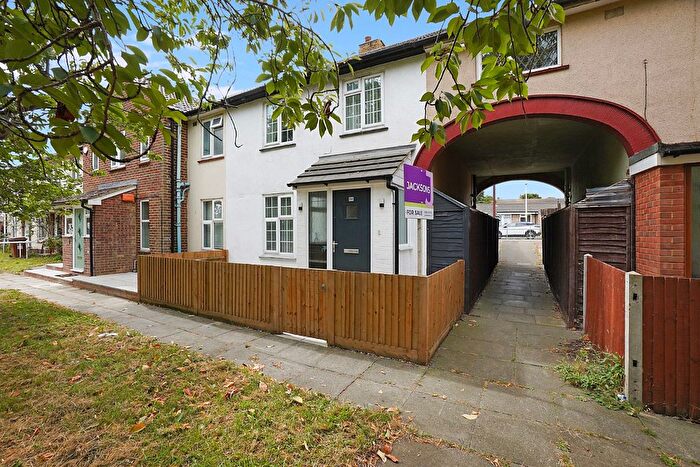 2 Bedroom End Of Terrace House For Sale In Beechings Way, Gillingham, ME8