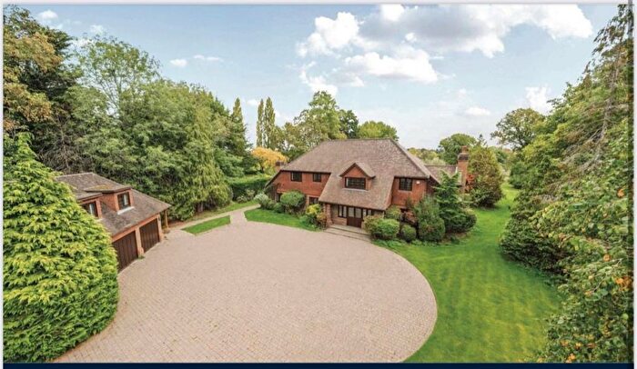 4 Bedroom Country House To Rent In Woodhill, Send, GU23