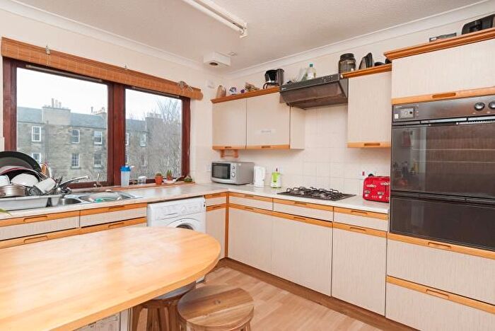 3 Bedroom Flat To Rent In Sienna Gardens, Edinburgh, EH9