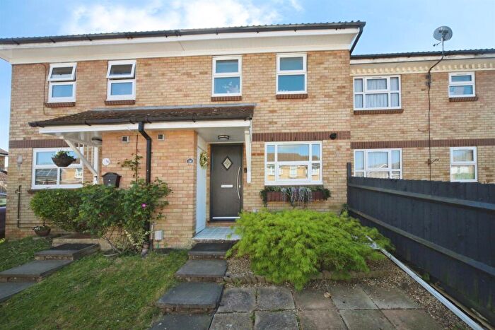 3 Bedroom Terraced House For Sale In Rochford Drive, Luton, LU2