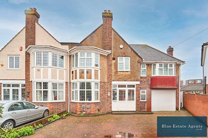 5 Bedroom Semi Detached House For Sale In Lulworth Avenue, Hounslow, TW5