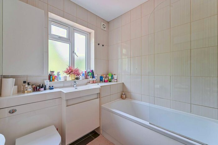 1 Bedroom Studio To Rent In Glenister Park Road, Streatham Vale, London, SW16