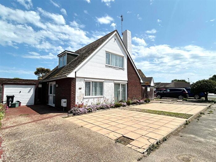 2 Bedroom Detached Bungalow To Rent In Grenfell Avenue, Holland-On-Sea, CO15