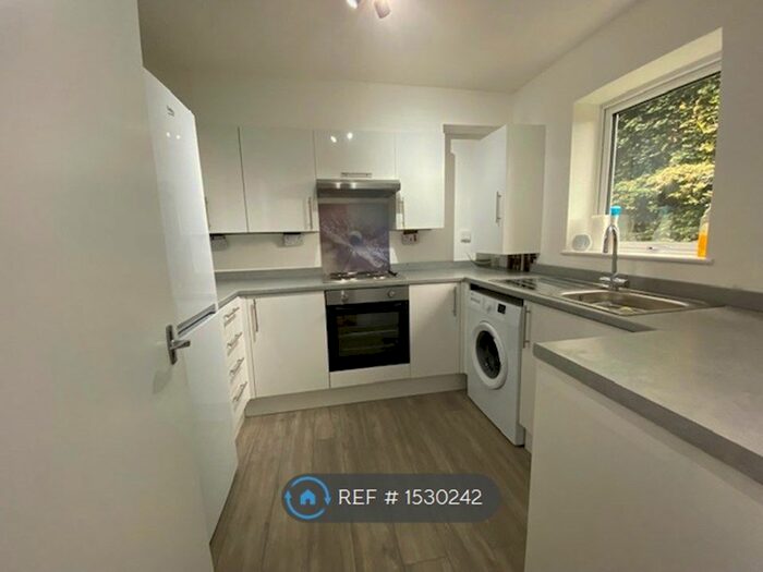 2 Bedroom Flat To Rent In Louise Court, London, E11