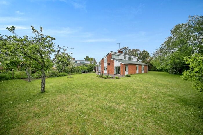 4 Bedroom Detached House For Sale In Cliff Road, Waldringfield, Woodbridge, IP12