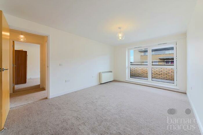 2 Bedroom Apartment To Rent In Cline Road, Bounds Green, N11