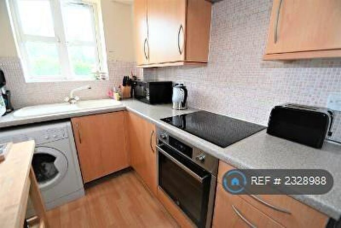 2 Bedroom Flat To Rent In Scholars Walk, Langley, Slough, SL3