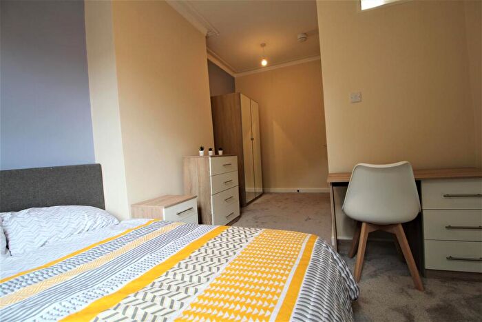 5 Bedroom Apartment To Rent In Belle Vue Road, Hyde Park, Leeds, LS3