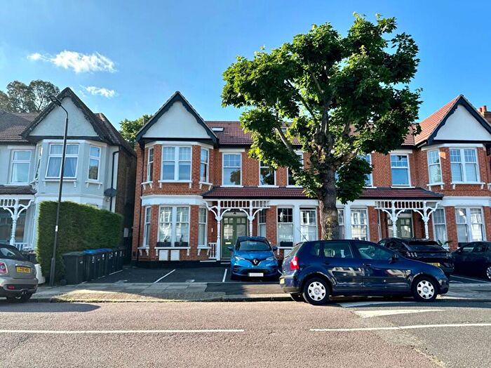 1 Bedroom Apartment To Rent In Selbourne Road, Southgate, N14