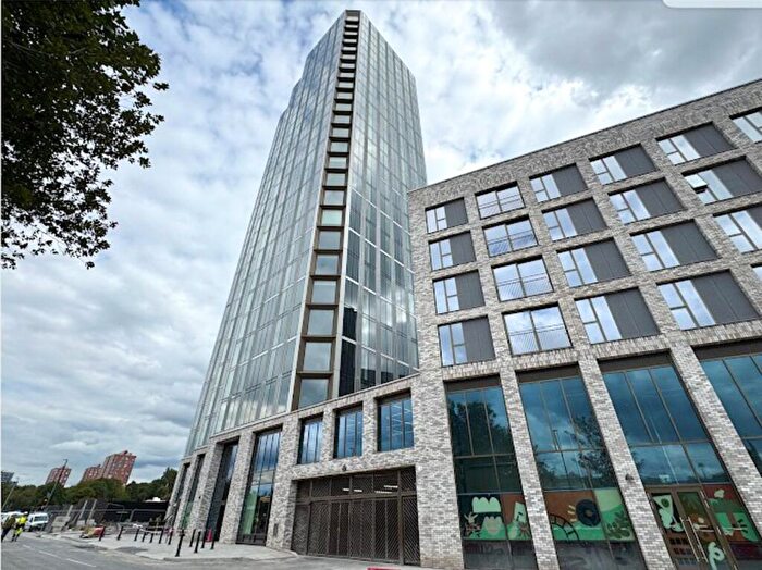 1 Bedroom Apartment To Rent In Victoria Riverside, Parkview, Manchester, M4