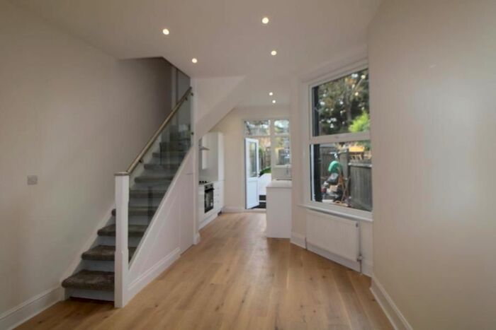 1 Bedroom Maisonette To Rent In Burford Gardens, Palmers Green, N13