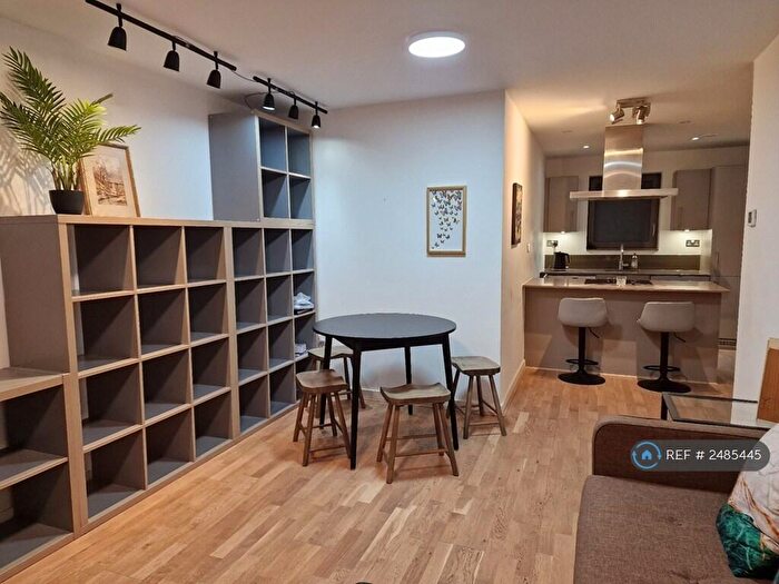 2 Bedroom Flat To Rent In Glengarnock Avenue, London, E14