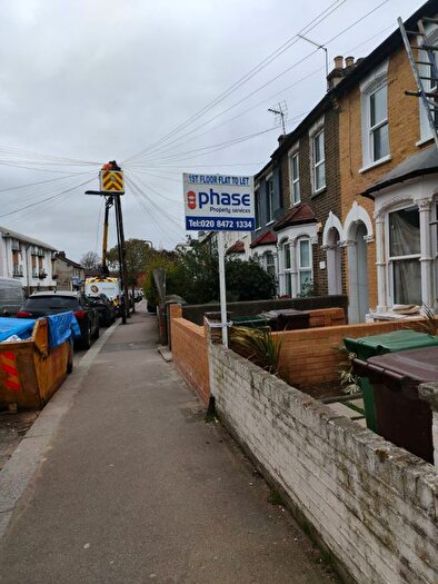 2 Bedroom Flat To Rent In Woodhouse Road, Leytonstone, E11