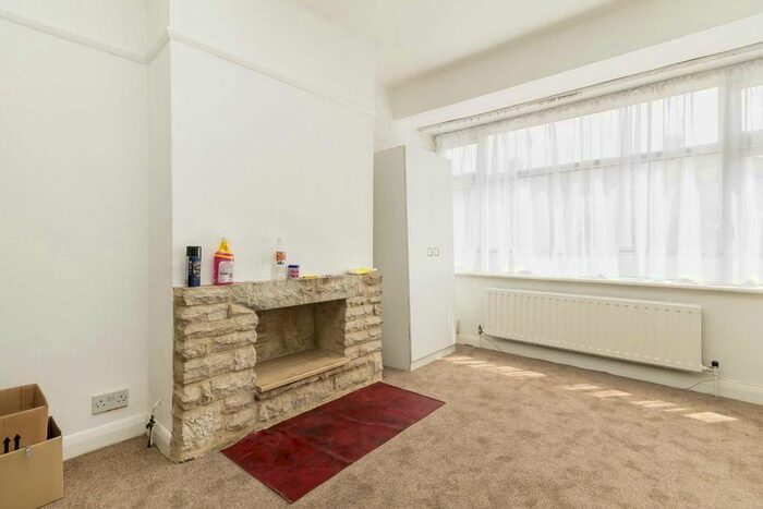 3 Bedroom Property To Rent In Wadham Gardens, Greenford, UB6