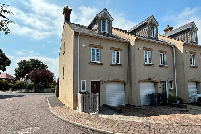 4 Bedroom End Of Terrace House For Sale In Churchill Court, Monkseaton, Whitley Bay, NE25