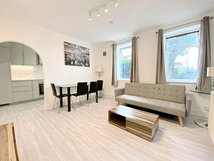 3 Bedroom Flat To Rent In Manor Road, West Ham, London, E15