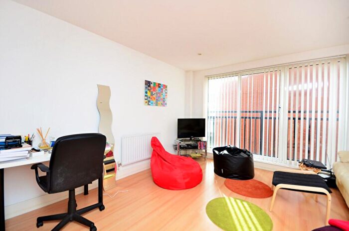 1 Bedroom Flat To Rent In Westferry Point, Isle Of Dogs, London, E14