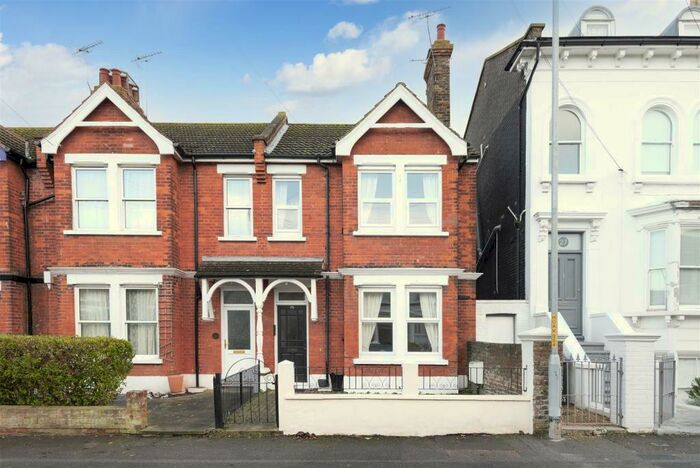 3 Bedroom Semi-Detached House To Rent In Gladstone Road, Broadstairs, CT10