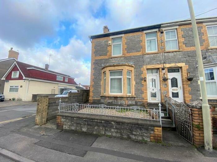 3 Bedroom Semi-Detached House To Rent In Waunbant Road, Kenfig Hill, Bridgend, CF33