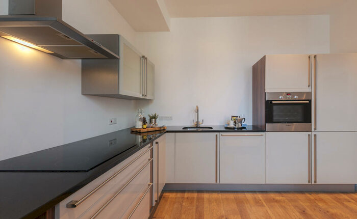 2 Bedroom Apartment To Rent In Ashbury Row, L19