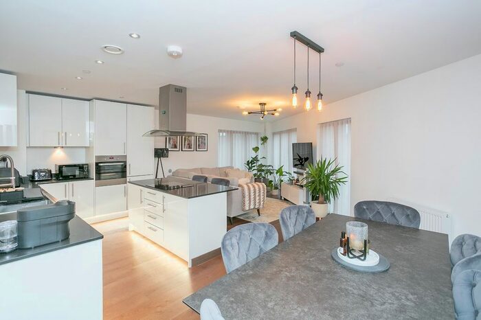 3 Bedroom Flat To Rent In Marri Street, Watford, Hertfordshire, WD24