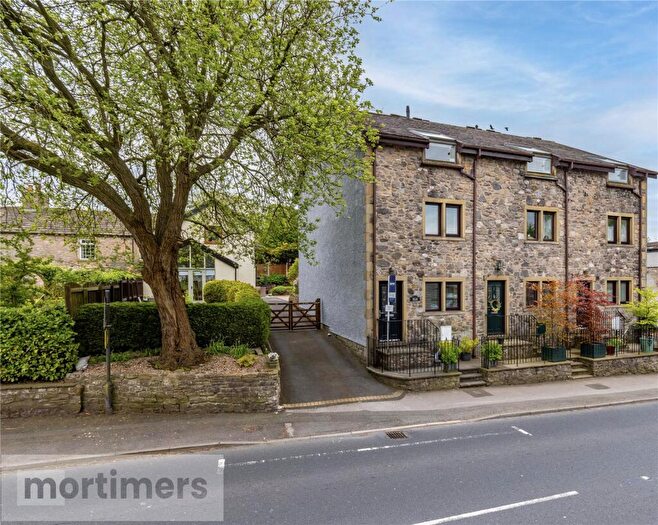 4 Bedroom Town House For Sale In Main Street, Gisburn, Clitheroe, Lancashire, BB7