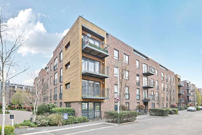 3 Bedroom Flat To Rent In Howard Road, Stanmore, HA7