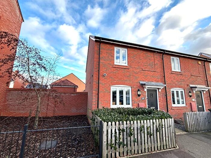 2 Bedroom End Terrace House For Sale In Chestnut Avenue, Silsoe, Bedfordshire, MK45