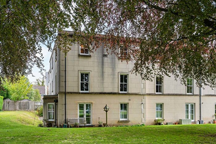 2 Bedroom Flat For Sale In Chesterton Lane, Cirencester, Gloucestershire, GL7