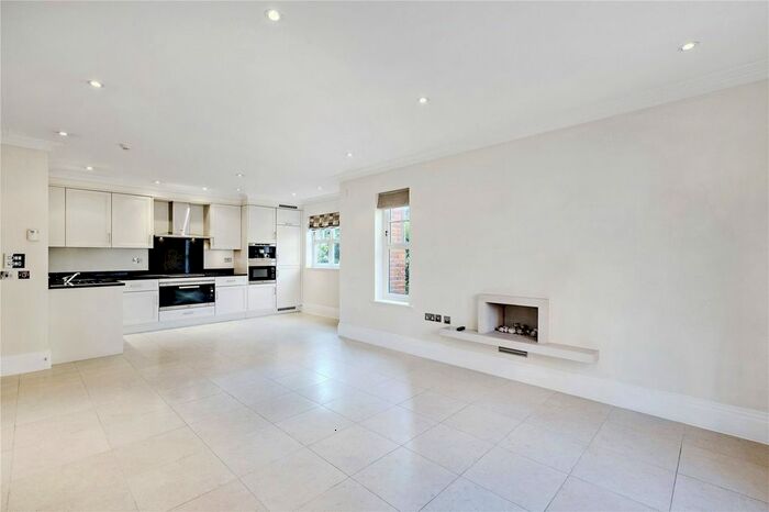 2 Bedroom Flat To Rent In Varley Drive, Twickenham, TW1