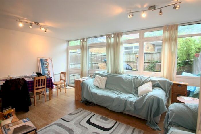 2 Bedroom Flat To Rent In Dorrien Walk, Streatham Hill SW16