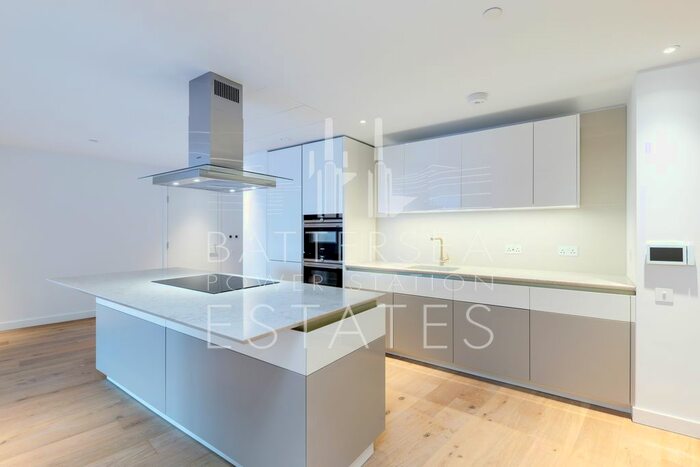 3 Bedroom Flat To Rent In L-, Electric Boulevard, Battersea, SW11
