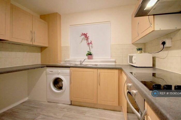 2 Bedroom Flat To Rent In Firrhill Drive, Edinburgh, EH13