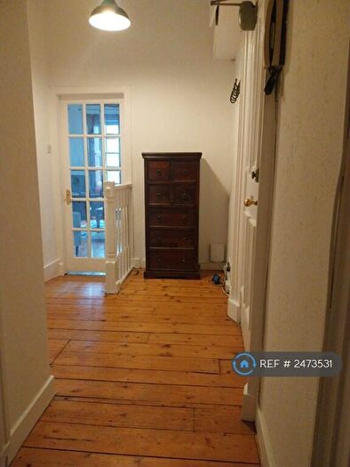 2 Bedroom Flat To Rent In Coates Gardens, Edinburgh, EH12
