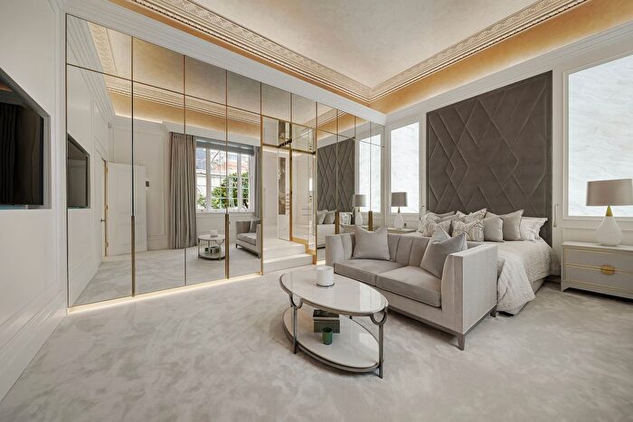 5 Bedroom Town House For Sale In Lowndes Place, London, SW1X - Photo 4