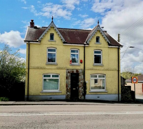 4 Bedroom Detached House For Sale In Derwydd Road, Ammanford, SA18