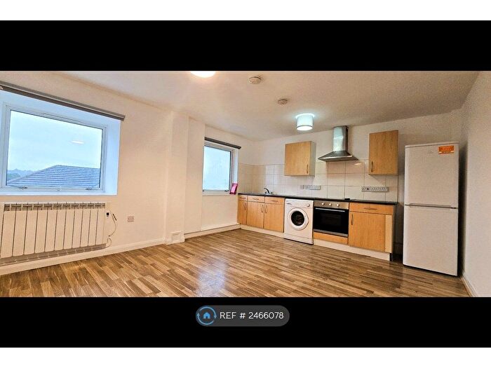3 Bedroom Flat To Rent In Milliners Court, Luton, LU3