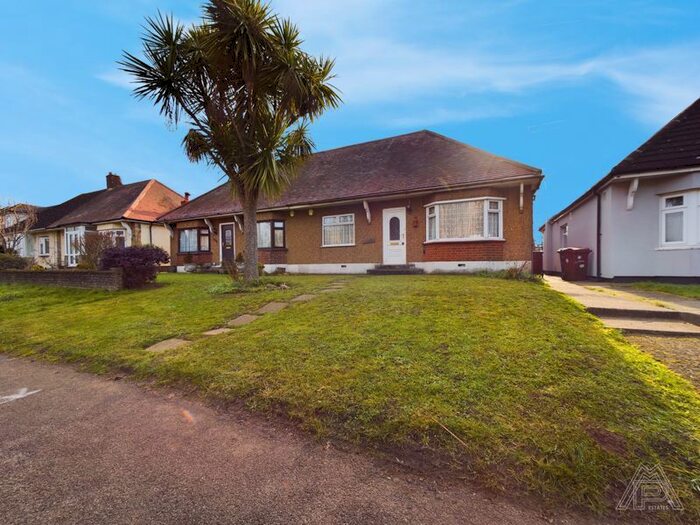 2 Bedroom Bungalow For Sale In Purfleet Road, Aveley, Essex, RM15