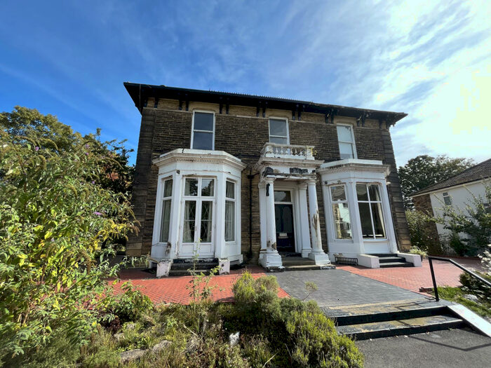 3 Bedroom Duplex To Rent In Park Court, Otley Road, Leeds, West Yorkshire, LS6