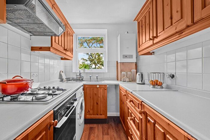 2 Bedroom Flat For Sale In Rosemary Gardens, Palewell, SW14