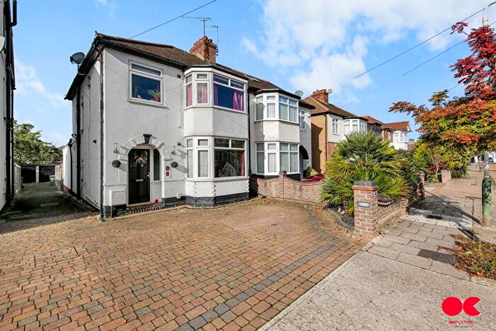 3 Bedroom Semi Detached House To Rent In Montrose Avenue, Gidea Park, Essex, RM2