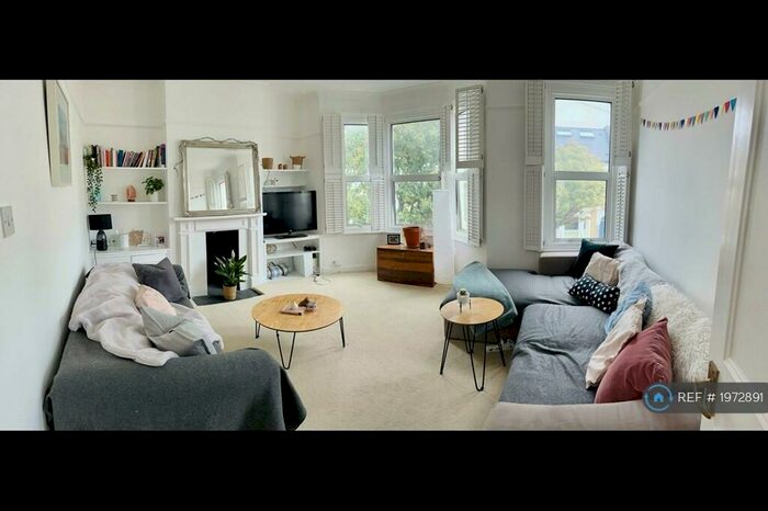 2 Bedroom Flat To Rent In Eccles Road, London, SW11