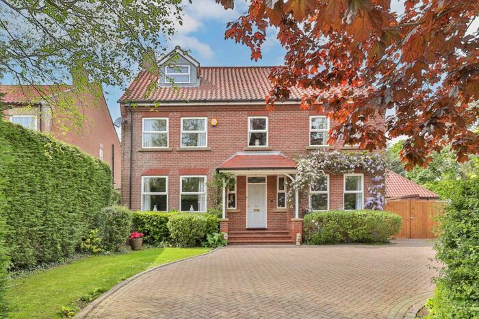 6 Bedroom Detached House For Sale In Damson Garth, Lund, Driffield, YO25