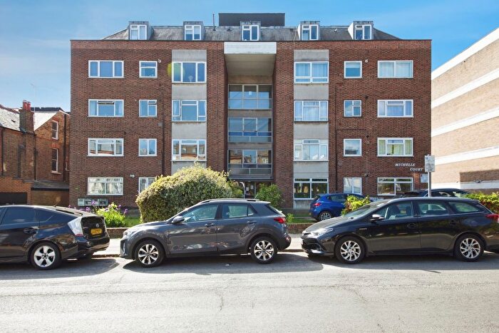 1 Bedroom Flat For Sale In Torrington Park, London, N12