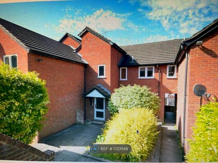 2 Bedroom Flat To Rent In Abercromby Avenue, High Wycombe, HP12