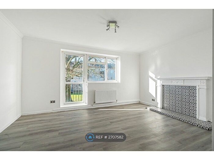 2 Bedroom Flat To Rent In Homefield Gardens, Tadworth, KT20