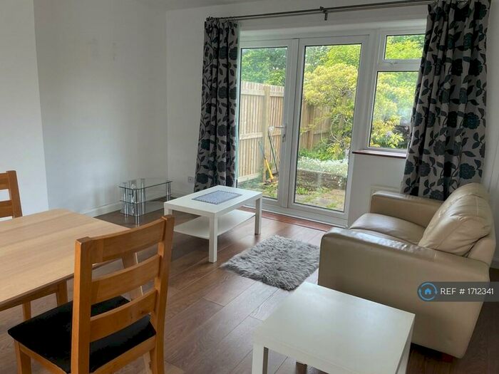 3 Bedroom Semi-Detached House To Rent In Banwell Road, Bath, BA2